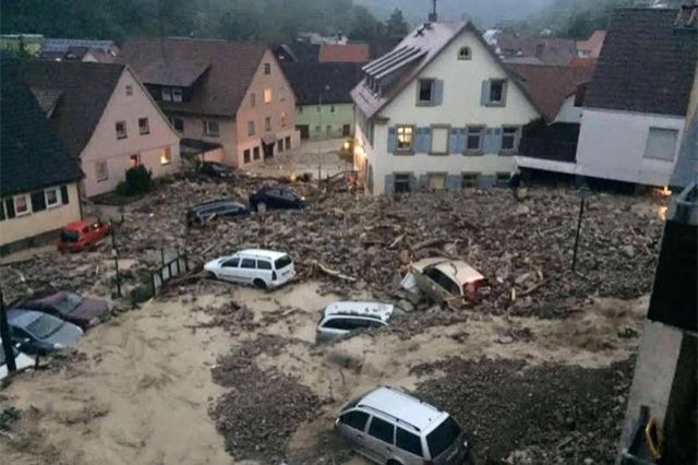 Alpen-Europa | Hoogtelaag met catastrofale uitwerkingen in delen van Duitsland.