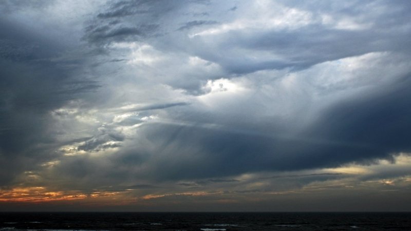Er waren soms fraaie wolkenluchten zichtbaar. Deze foto werd gemaakt door Sjef Kenniphaas.