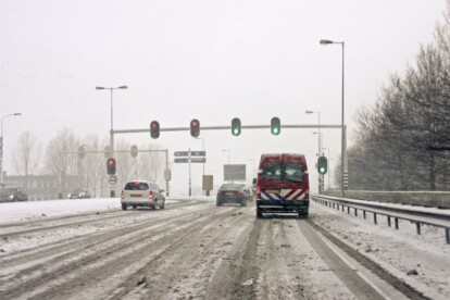 Lage Landen: Veilig autorijden bij sneeuw en ijzel