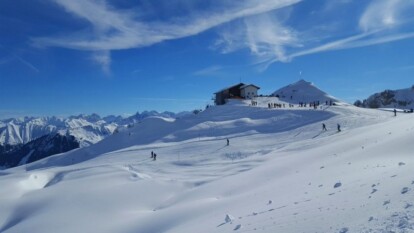 Alpen - Föhneinde, van westen uit onbestendig met periodiek sneeuwval