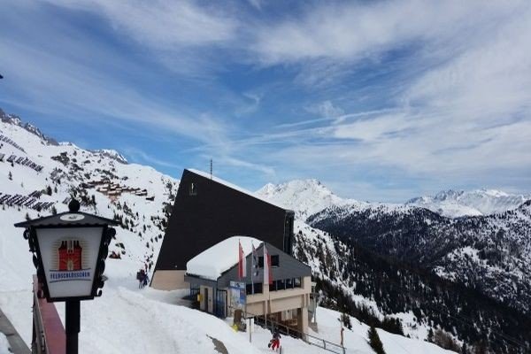 Alpen -  Weekend sneeuw noordkant, zuidkant droog en zonnig