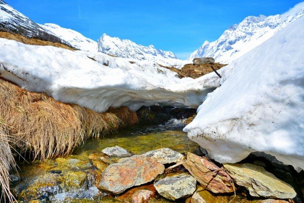 Alpen - Koufront, van westen uit neerslag en koeler
