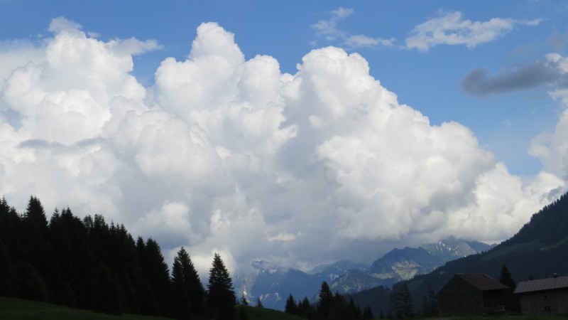 Alpen - Bijzonder lange warme periode met onstabiel zomerweer