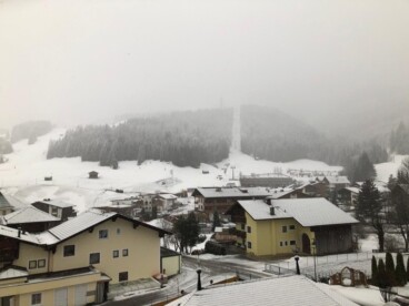 Alpen - Op veel plaatsen sneeuw, aanhoudend turbulent