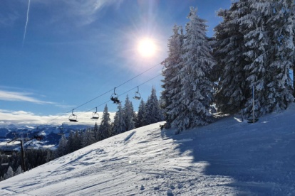 Alpen-Zon en sneeuw in afwisseling