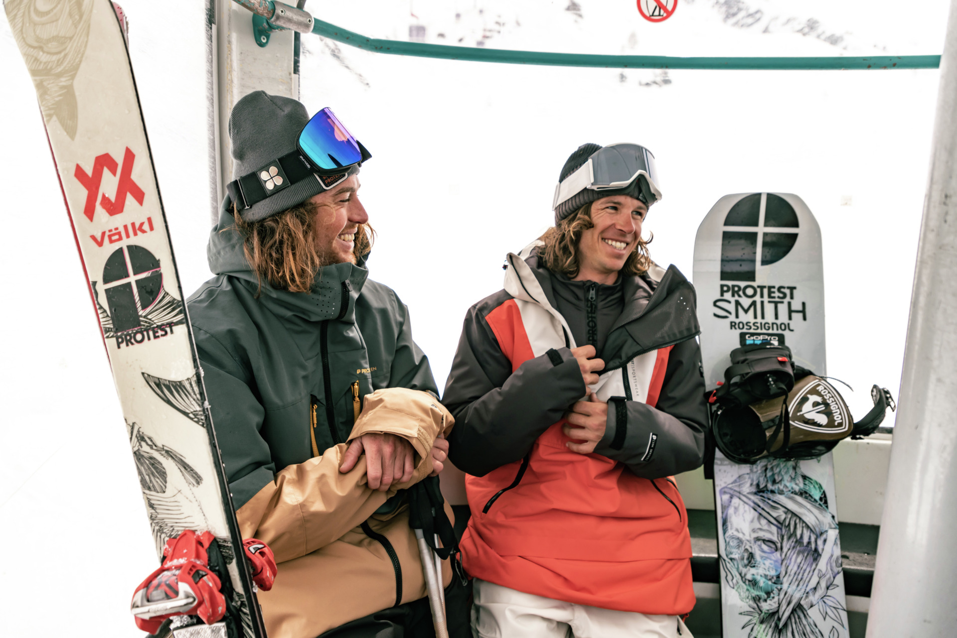 Win een ski-jas, skibroek en skipully van Protest