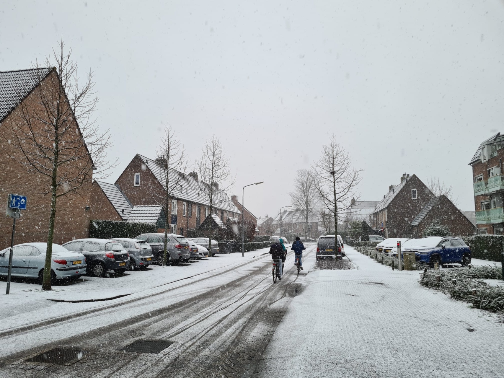 Sneeuwbuien in aantocht voor Nederland! Blijft de sneeuw liggen?