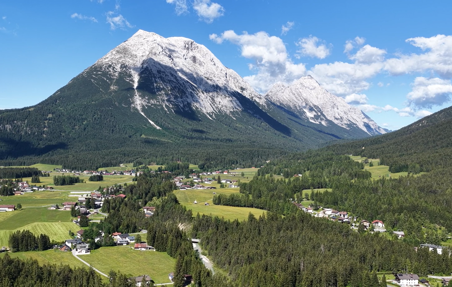 Alpen: warm zomerweer met onweersbuien in de middag