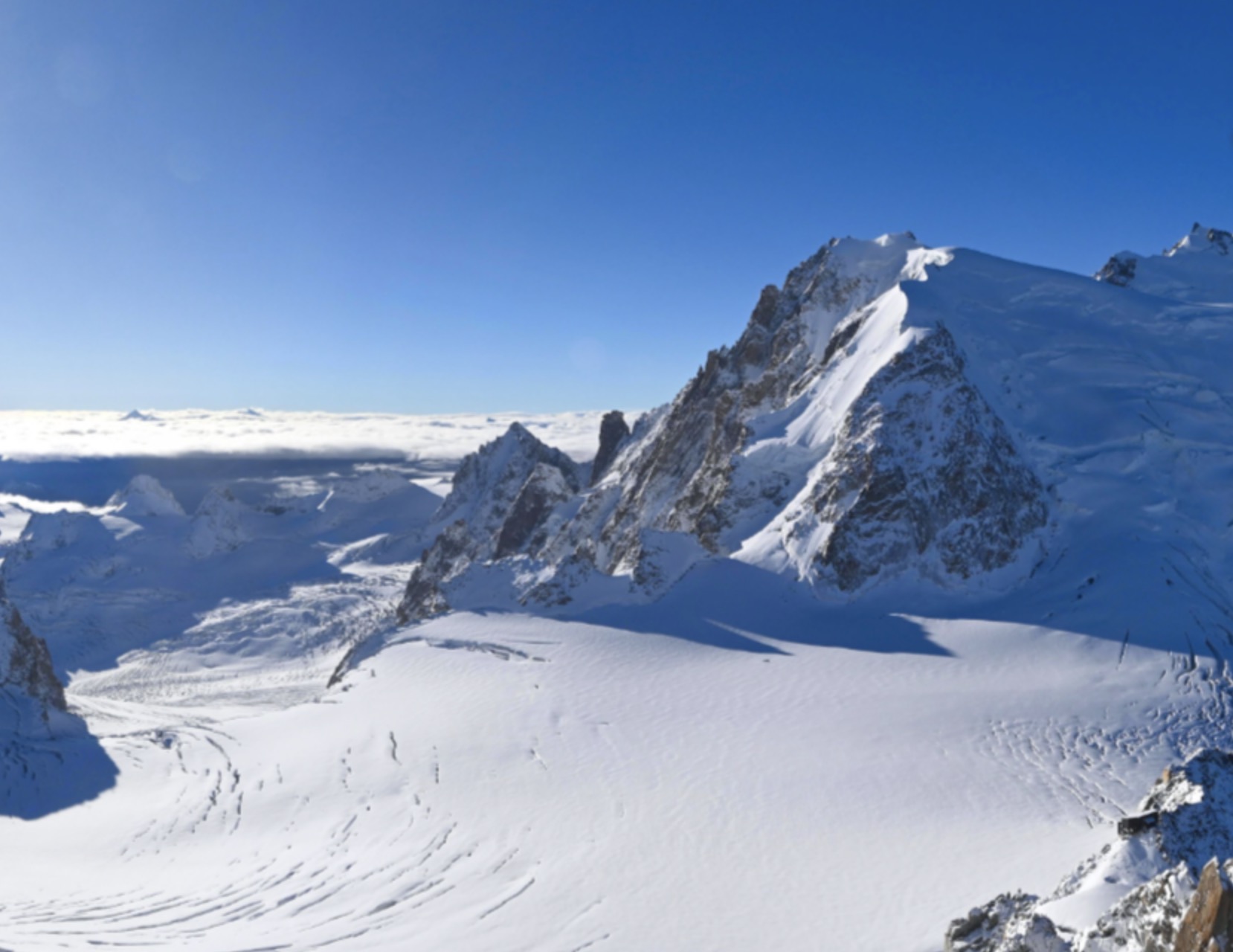 Eerste echte sneeuw in de Alpen: gletsjers en skigebieden kleuren wit
